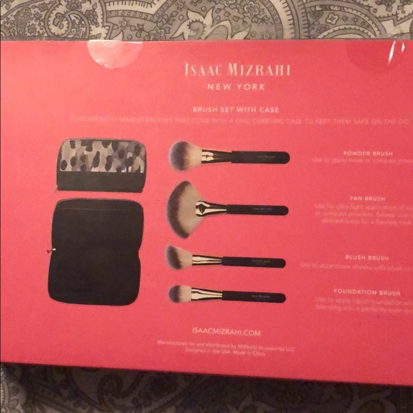 Isaac Mizrahi New York Brush Set with Case - Picture 2 of 2